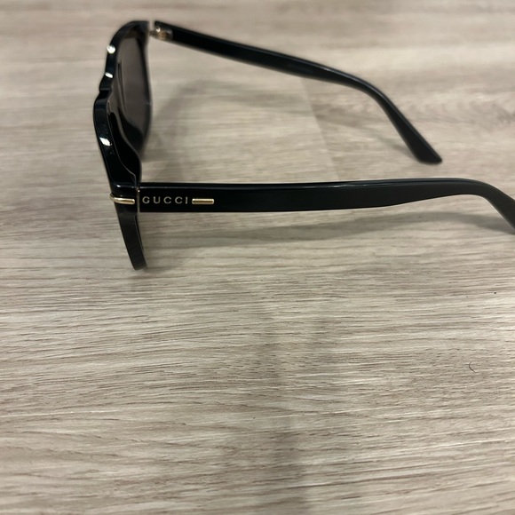 Gucci Glossy Black Designer Sunglasses - Picture 2 of 4